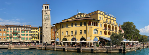 Blick auf die Hafenpromenade in Riva
